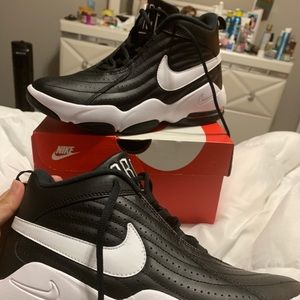 Boys Nike black sz 6.5Y